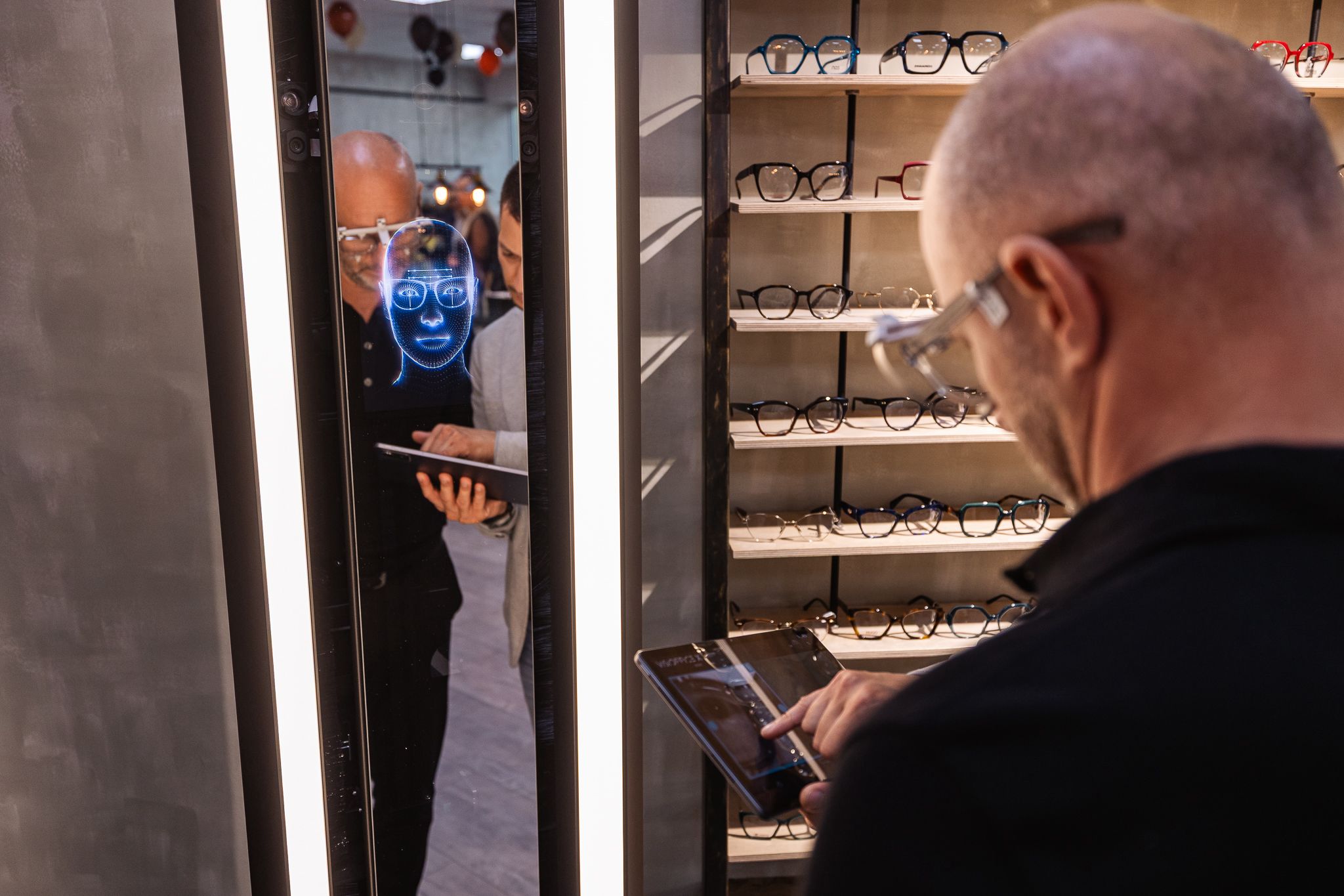 Centračná veža Essilor v predajni Optify